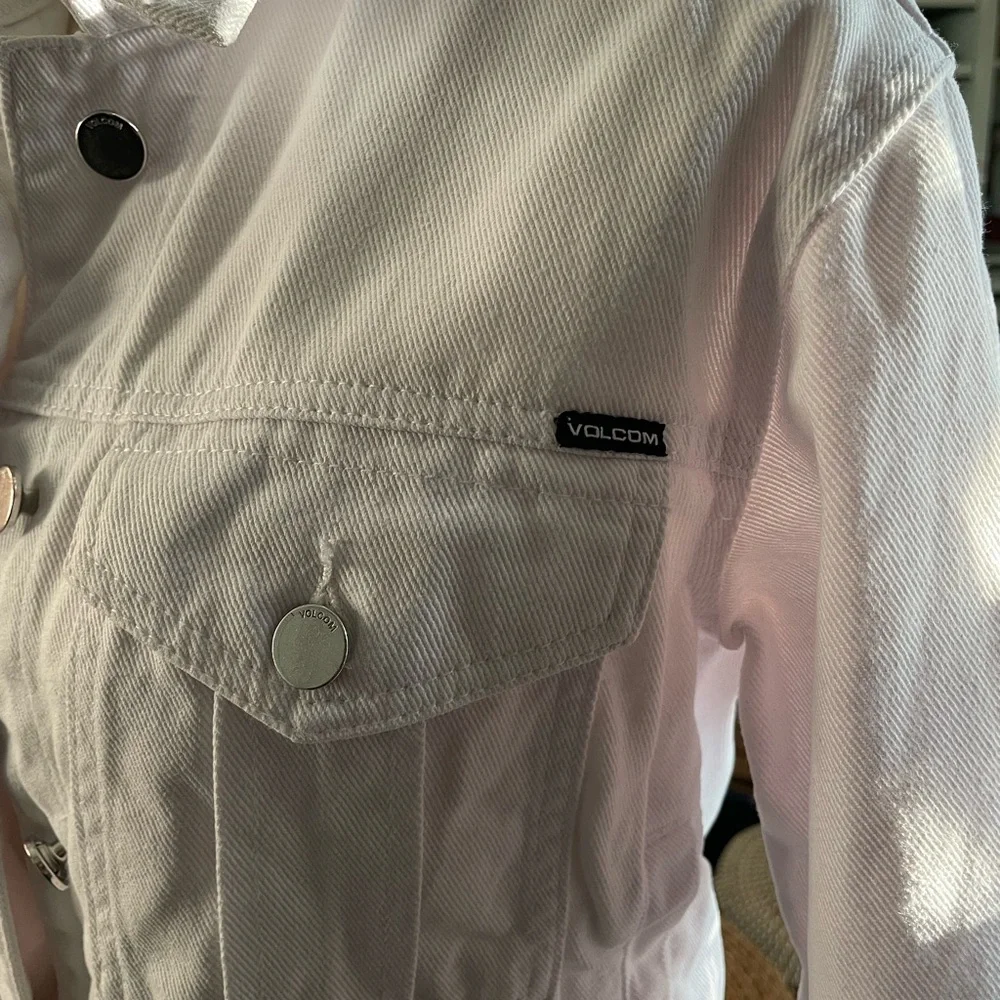 White Volcom Cropped Jean Jacket - Picture 5 of 9